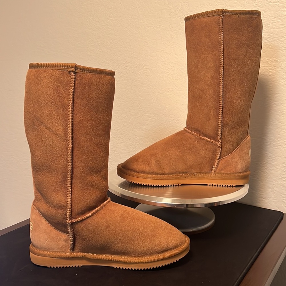 New UGG AUSTRALIA Classic Genuine Shearling Lined Tall Suede Boots Chestnut 🎅🏼 - Picture 3 of 13